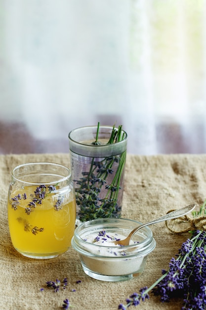 Mel e açúcar aromatizados com lavanda