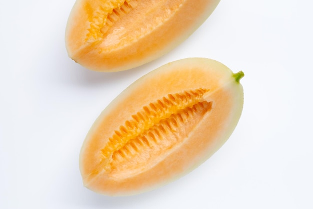 Melão cantalupo isolado no branco