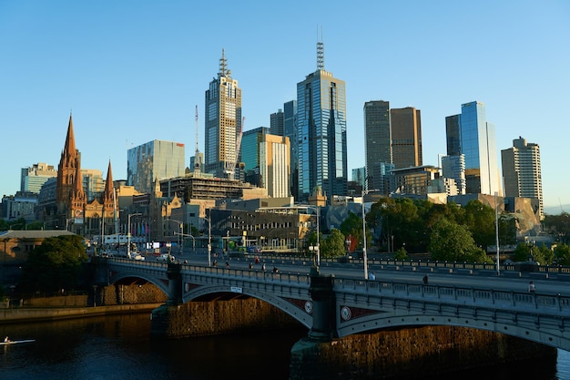 MELBOURNE AUSTRÁLIA 28 DE OUTUBRO DE 2019 Linda paisagem urbana de Melbourne pela manhã