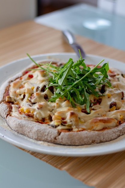 Melhor Pizza Vegana Caseira com Queijo Caseiro e Rúcula