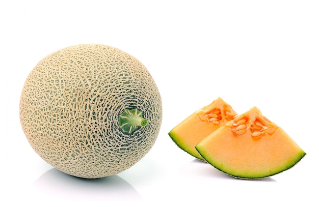 Melón aislado sobre fondo blanco.