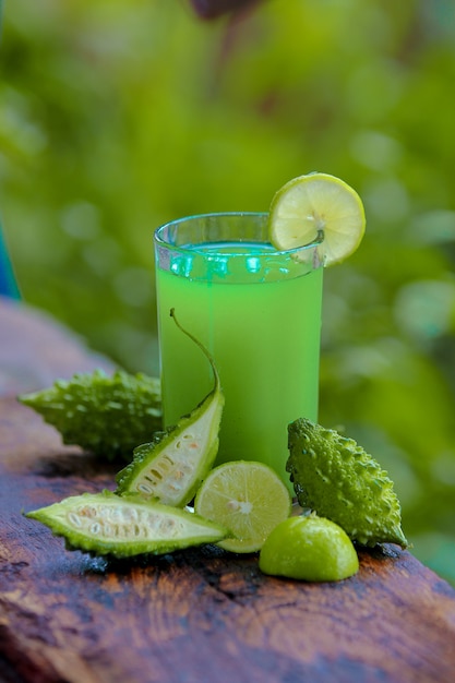 Melón amargo verde