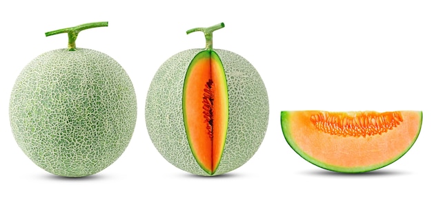 Melón cantalupo aislado sobre fondo blanco.