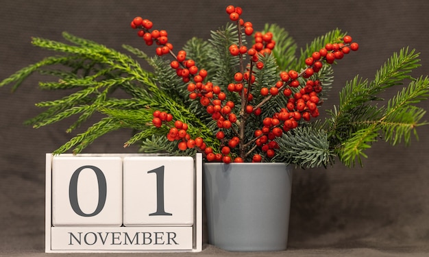 Foto memória e data importante 1º de novembro, calendário de mesa - estação do outono.