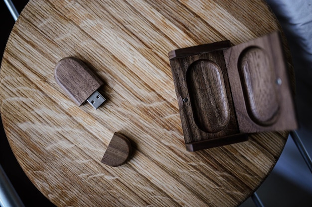 Memoria USB de madera en caja de madera maciza Producto artesanal para grabado láser