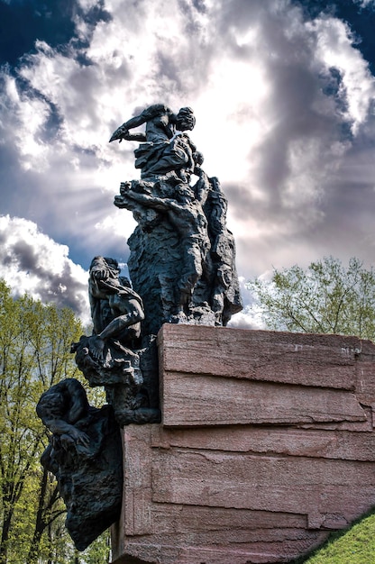 Memorial Babyn Yar un monumento a las víctimas del campo de concentración