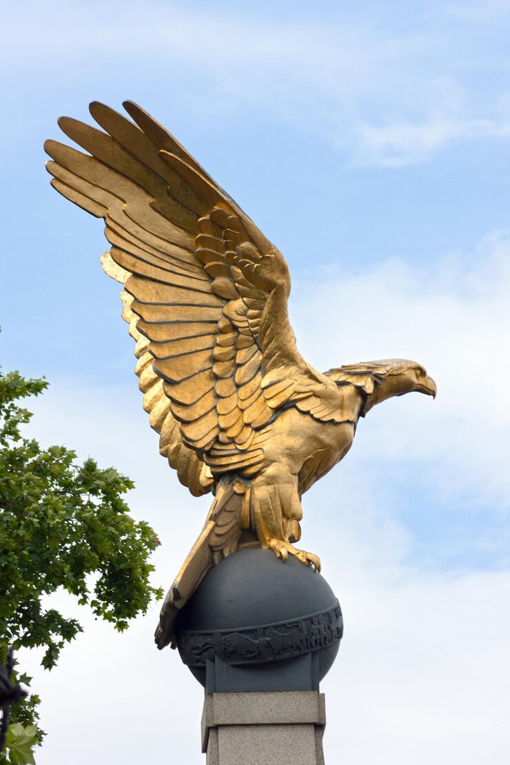 Foto memorial da força aérea real que no victoria embankment, em londres