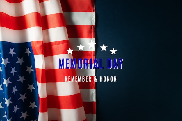 Memorial Day con bandera americana sobre fondo azul