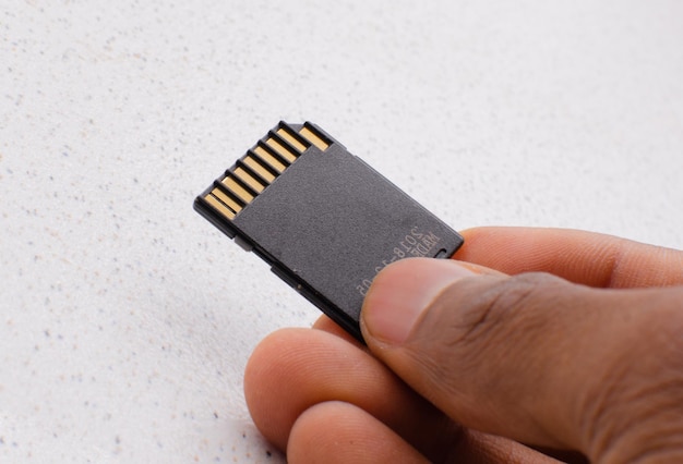 Memory card ou cartão de memória é um dispositivo utilizado basicamente para armazenamento de dados Existem diversos dispositivos que suportam cartões de memória como câmeras digitais videogames celulares notebooks computadores