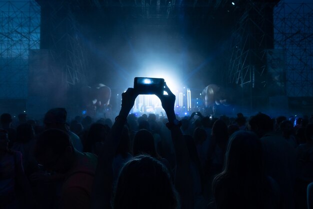 Menge Fans beim Konzert