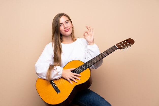 Menina adolescente com guitarra