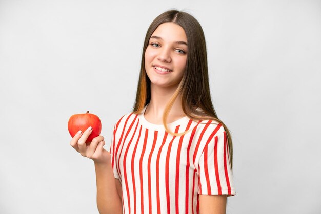 Menina adolescente com uma maçã sobre fundo branco isolado sorrindo muito