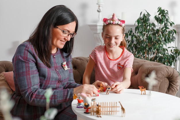 Menina adolescente na recepção no psicoterapeuta