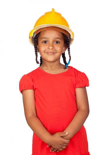 Menina africana com um capacete amarelo