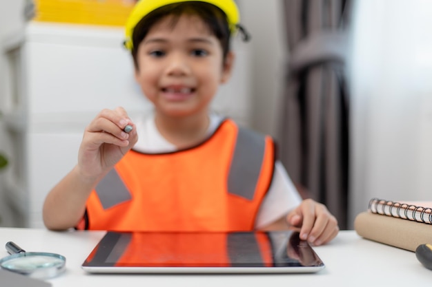 Menina asiática futuros engenheiros