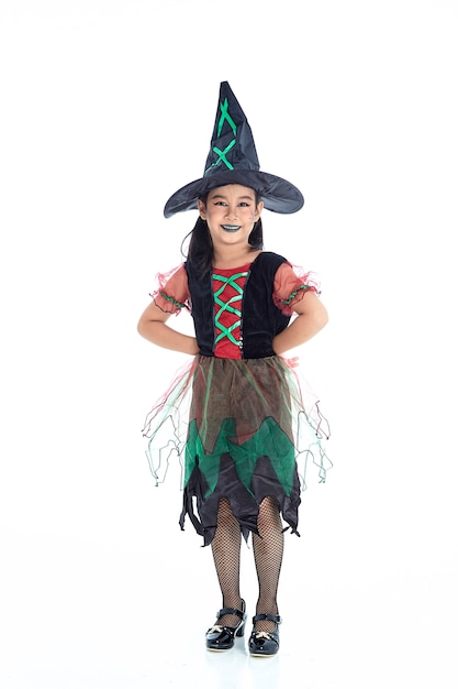 Menina asiática vestindo traje de halloween