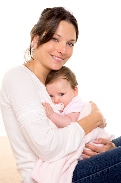 Menina bebê, relaxado, com, chupeta, abraço, em, mãe, braços