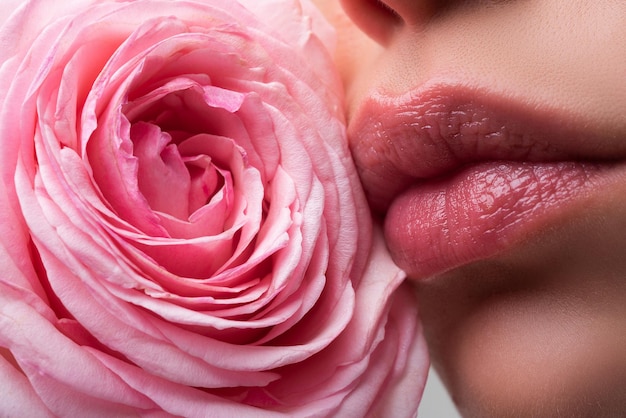 Menina bocas abertas Lábios de beleza natural Lábios de mulher com batom rosa Sensual protetor labial feminino Lábio vermelho w