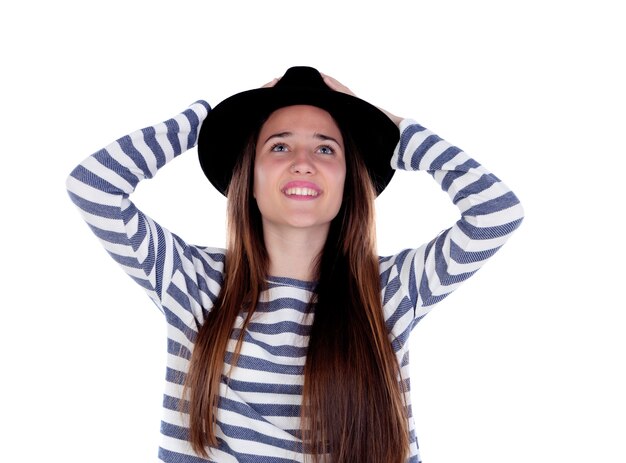 Menina bonita do adolescente com o chapéu negro que levanta no estúdio.