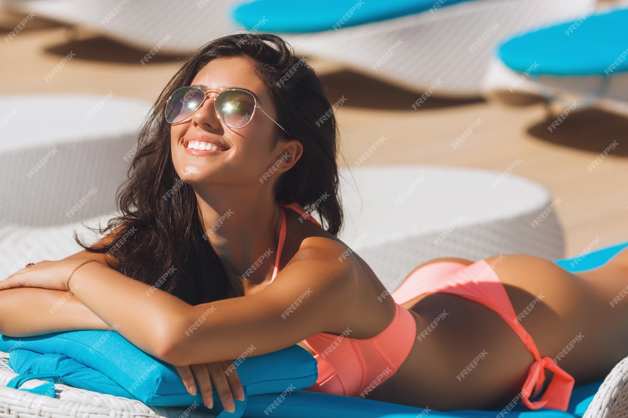 Meninas bonitas na praia - Stockphoto #22826679