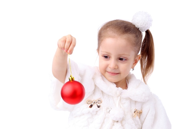 Menina bonitinha com as bolas de ano novo