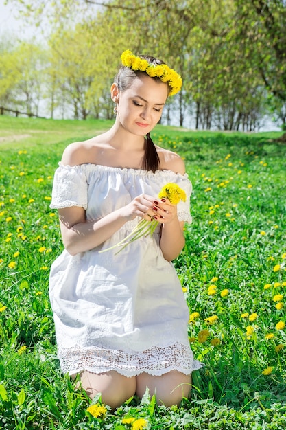 Menina, colheita, flores