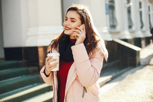 Menina com café