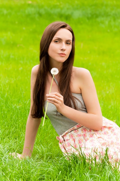 Menina com dente de leão