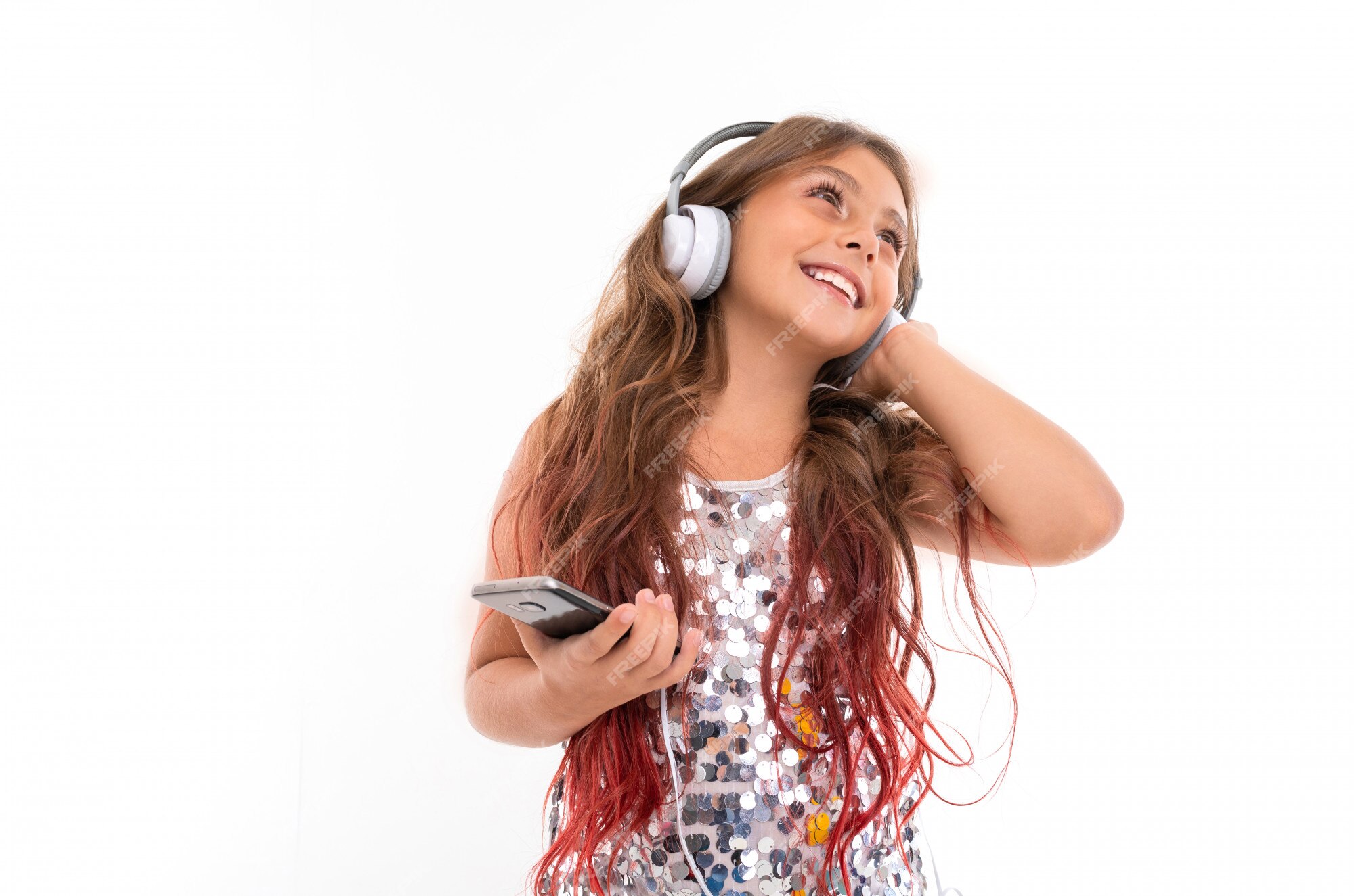 Jogar o jogo canal de assinatura menina ouça música fones de ouvido  modernos e smartphone ouvir