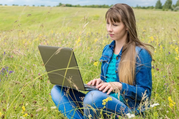 Menina, com, laptop