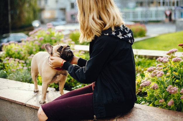 Menina com pug