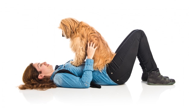 Menina com seu cachorro