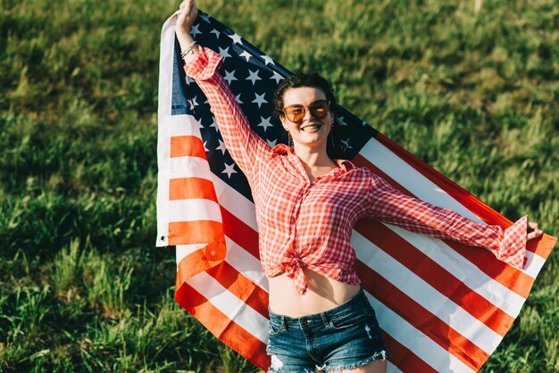 Menina, com, um, bandeira americana, dia independência