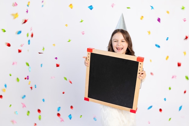 Menina comemorando aniversário