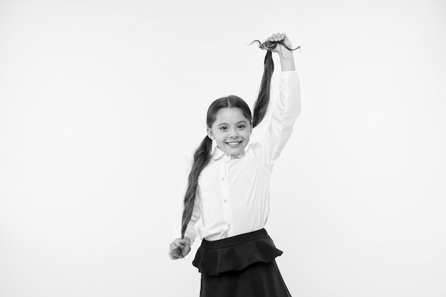 Menina da escola inteligente dia das crianças De volta à escola Felicidade da infância menina criança ensino particular Educação online menina feliz em uniforme escolar Feliz formatura