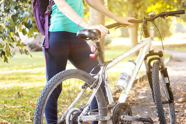 Menina de bicicleta