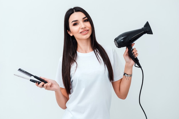 Mãos De Cabeleireiro Secador De Cabeleireiro, De Penteado, Com Secador De  Cabelo Vermelho E Pente Azul No Salão De Beleza Profissi Foto de Stock -  Imagem de seco, forma: 211947178