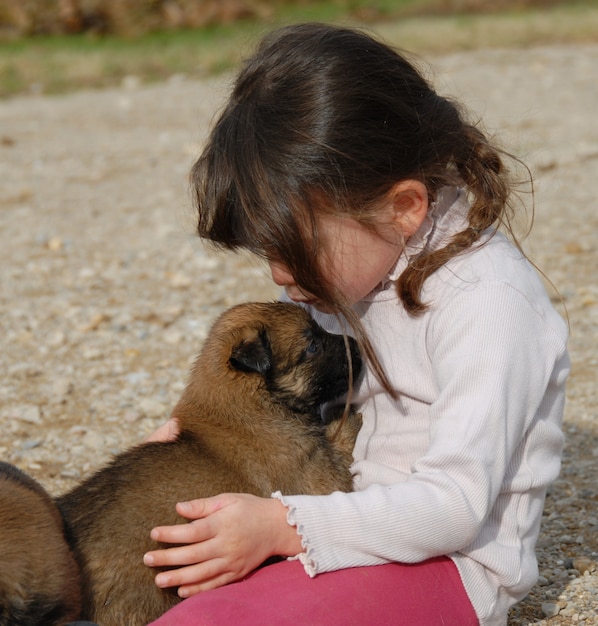 Menina e cachorro