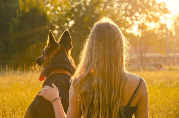 Menina e um cão