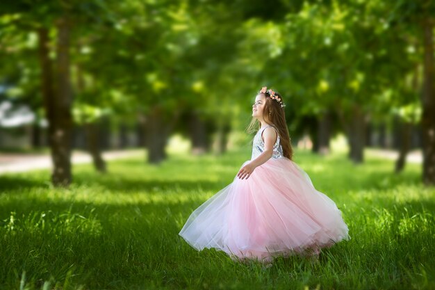 Menina em um lindo vestido