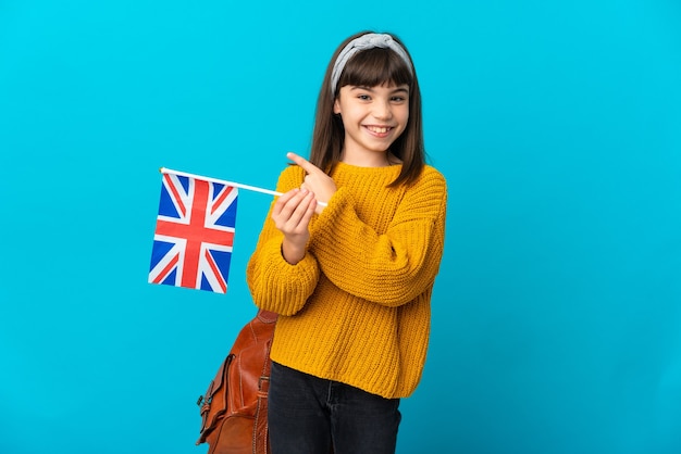 Menina estudando inglês isolada