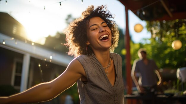 Foto menina feliz dançando em uma festa ao ar livre