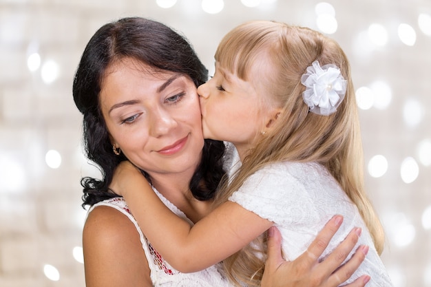 Menina feliz mãe e filho