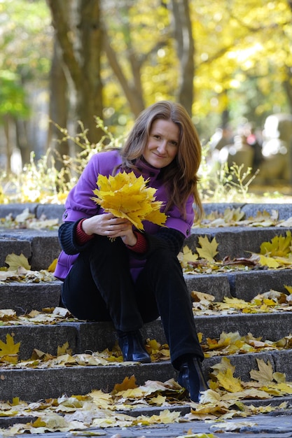 Menina jovem, parque