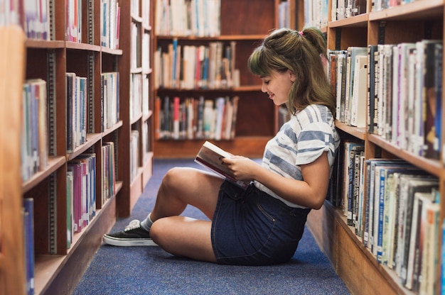 Menina, leitura, biblioteca