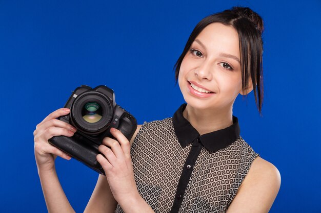 Menina olhando para a câmera