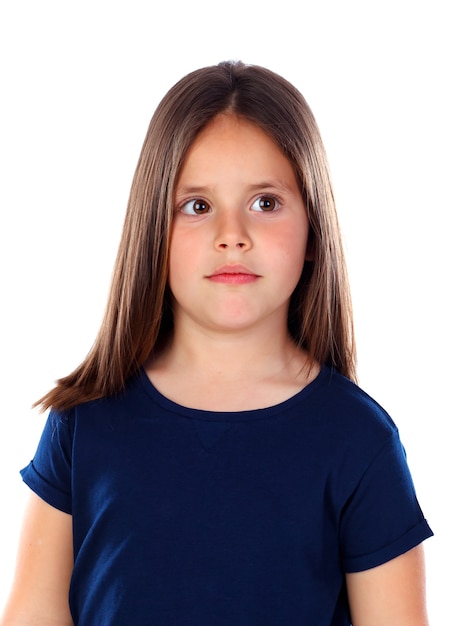 Menina pequena feliz com cabelo liso