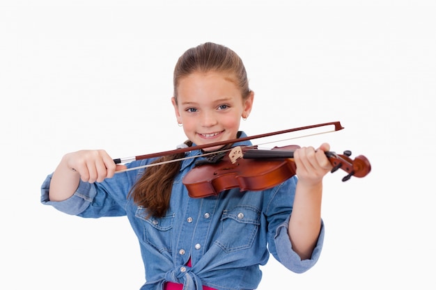 Menina tocando violino