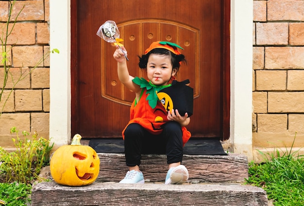 Menina vestida para o Halloween