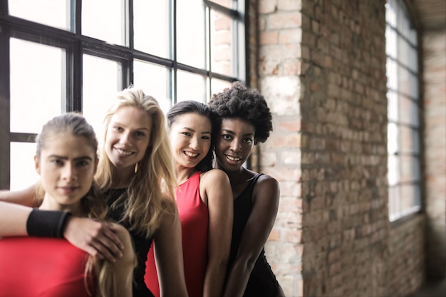 Foto meninas bonitas no ginásio